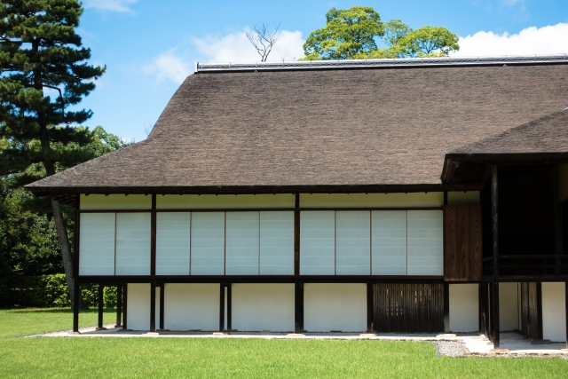 青空と桂離宮と芝生