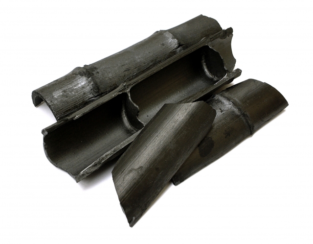 白地バックのシンプルな竹炭