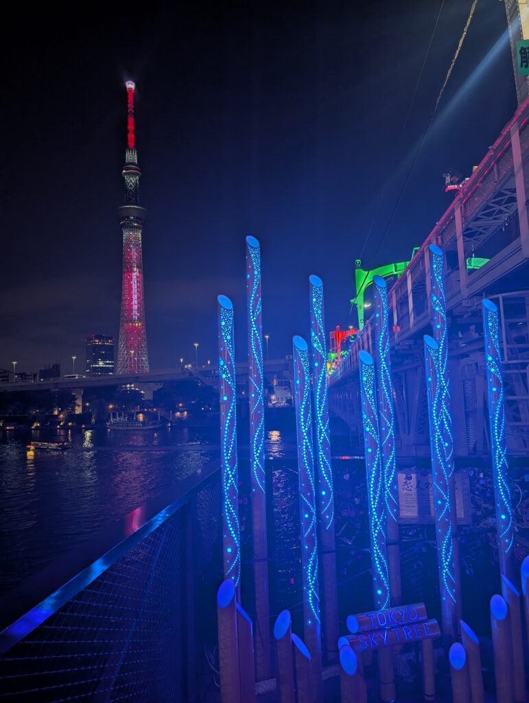 ７色に変わる竹あかりとスカイツリー